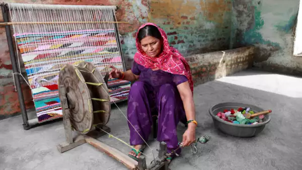 ndian Women Weaving Textile (durry)