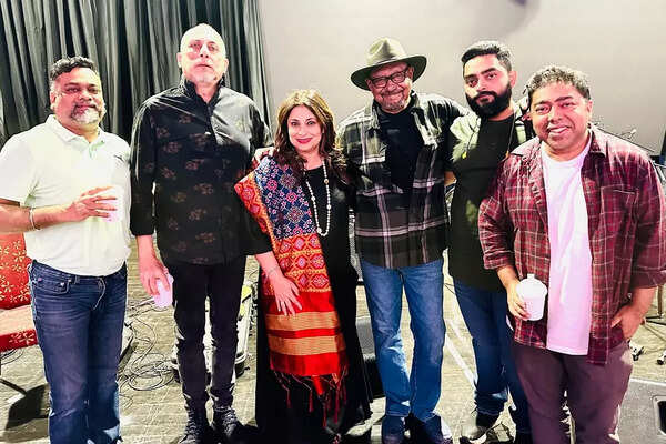 Jonai Singh with Anjan Dutt and The Electric Band