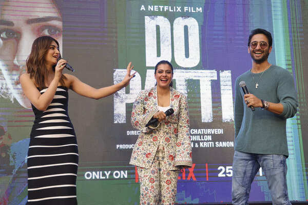 Jaipur: (L-R) Actors Kriti Sanon, Kajol and Shaheer Sheikh during the promotion ...