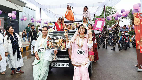 A group of women participated wearing anaarkali suits
