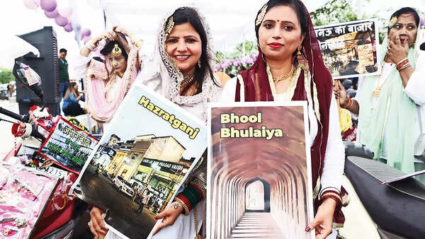 Shubhra (L) and Jyoti