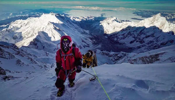 Arjun Vajpai climbing mount Kangchenjunga (Photo: Arjun Vajpai)