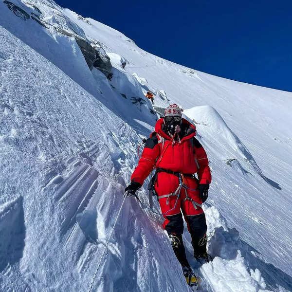 Baljeet on her way down from the summit of Dhaulagiri in 2021 (Photo: Baljeet Kaur)