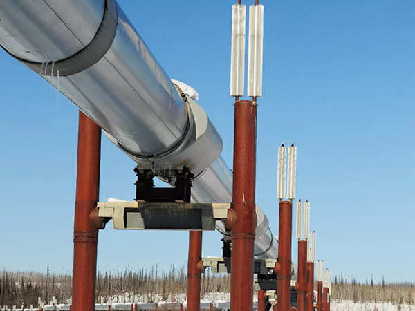 OF FIRE & ICE: American oil travels in Alaska (Photo: Getty images and istock)