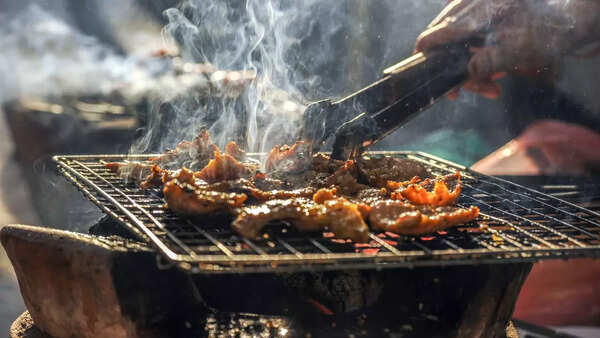 Barbecue pork skins