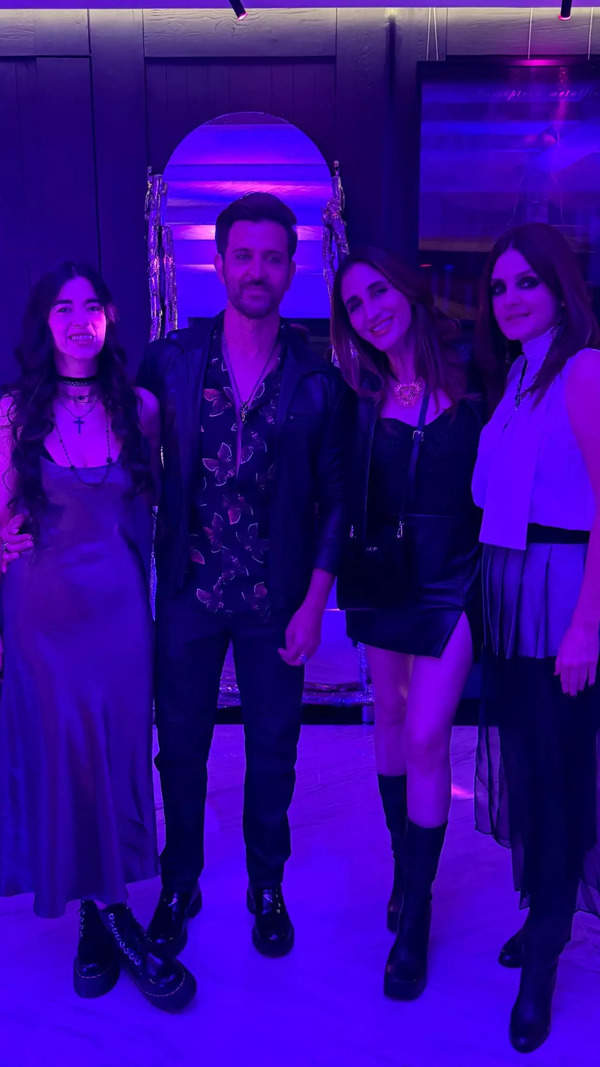 hrithik-roshan-and-saba-azad-at-sussanne-khans-birthday-bash-2024-10-eff5cb8f9ba5b4906ef4d8c1829eb2fa