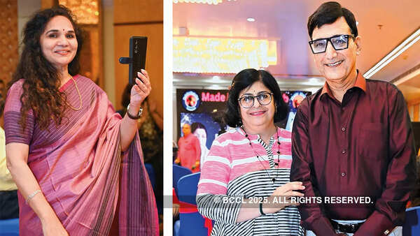 (L) Prof Anita Mohan (R) Mridula and Nirmal Joshi