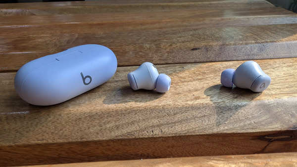 Apple Beats Solo Buds design