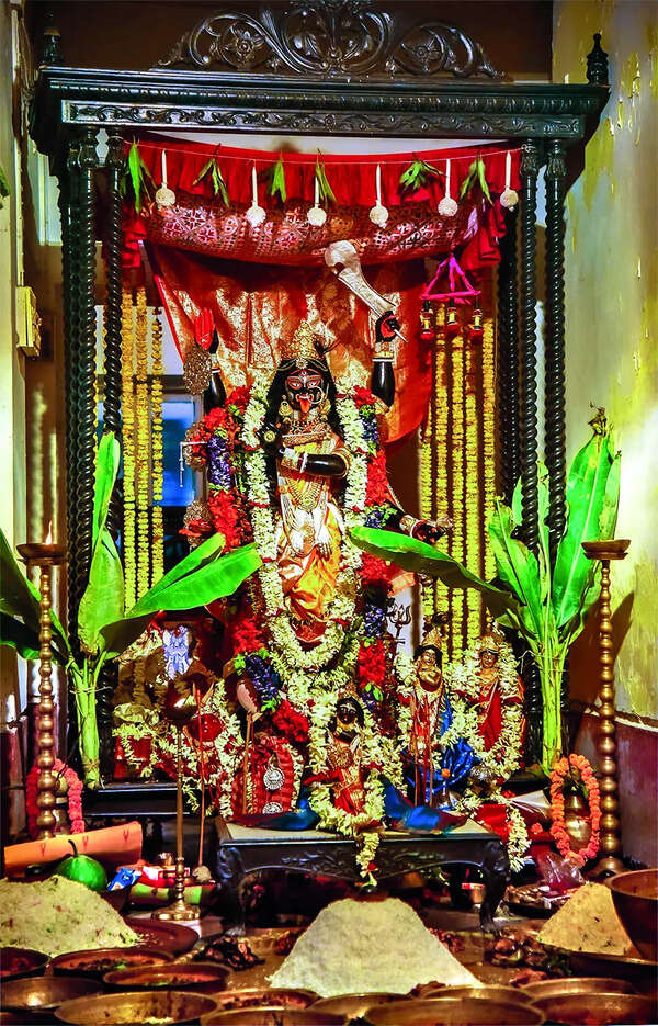 p3_ss_College Street Banerjee Bari (1)
