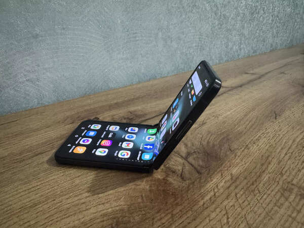 Infinix Zero Flip design