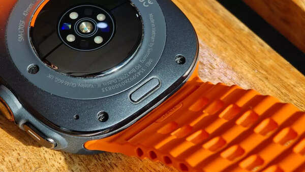 Samsung Galaxy Watch Ultra band latch