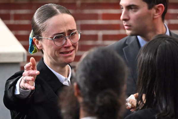 Kamala Harris' stepdaughter Ella Amhoff breaks down as Kamala speaks at Howard.