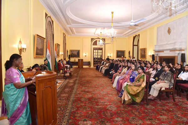 President Droupadi Murmu recently felicitated 52 braveheart women aviators at Rashtrapati Bhavan