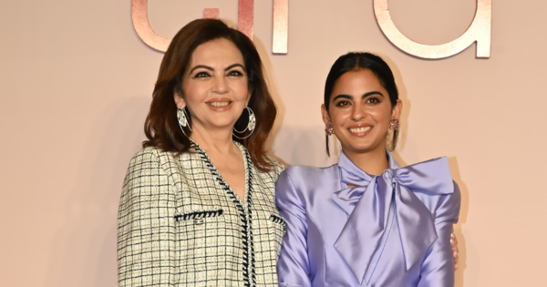 Nita Ambani, Isha Ambani