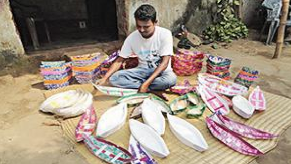 Paper boats flood silk city markets