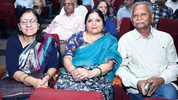 (L-R) Usha, Pragya and Pradeep