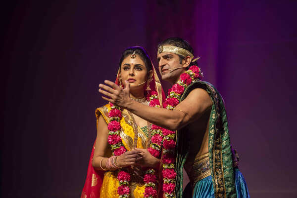 Sid Makkar as Prince Siddhartha with Suparna Moitra, who played Yashodhara, his wife