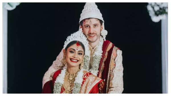 Sreejita and Michael at their Bengali wedding