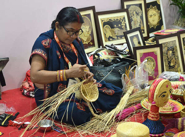 An artisan demonstrates sikki craft at Bihar pavilion
