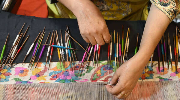 Kashmiri artisan showcases kaani weaving on the loom