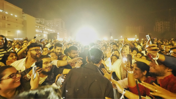 Prateek Kuhad stepped into the crowd and sang Kasoor