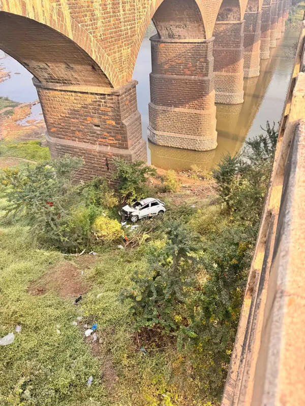 car falls into Krishna river