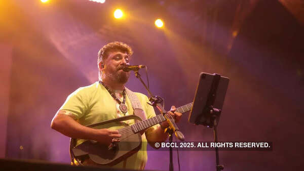 Raghu Dixit performing at the ASEAN Festival