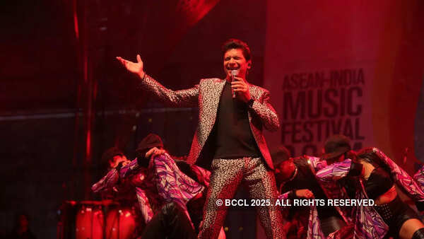 Shaan performed many of his hit songs