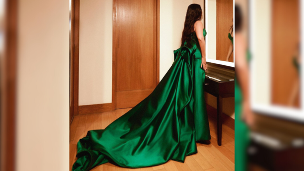 sonam kapoor green dress gown: Sonam Kapoor's Aisha-coded Miss Sohee gown is a perfect cocktail-affair Heavy Duppta