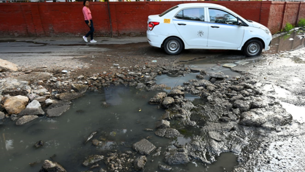 Neglected street nightmare near key Delhi offices