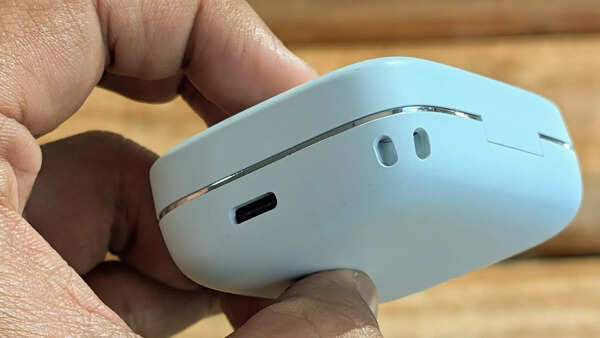The case has an USB-C port for charging