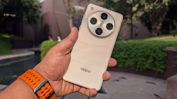 Oppo Find X8 Pro backside