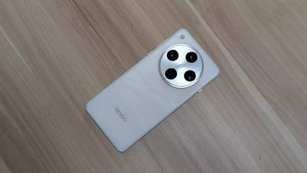 Oppo Find X8 Pro backside 2