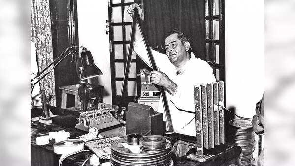 A rare picture of Raj Kapoor editing the film Satyam Shivam Sundaram