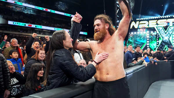 Sami Zayn and his wife