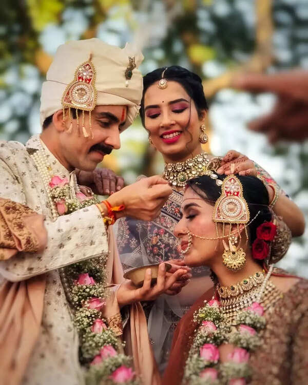 Naveen Kasturia marries Shubhanjali Sharma