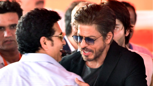Shah Rukh Khan greets Sachin Tendulkar at swearing-in ceremony