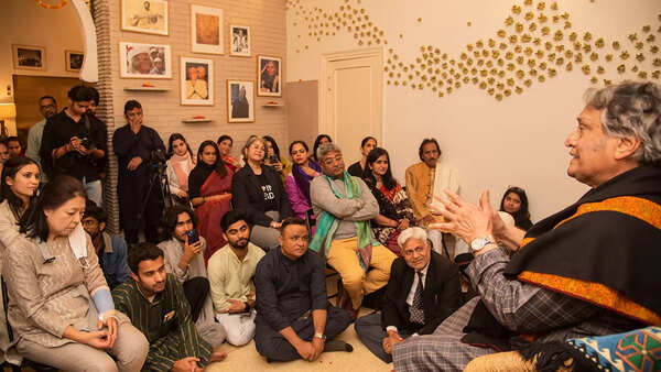 Amjad Ali Khan encouraged singers to practice vistaar