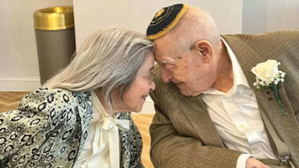 Guinness World Records officially confirmed them as the oldest newlywed couple (Credits: Guinness world records)