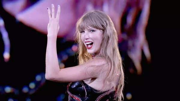 Taylor Swift (2)
