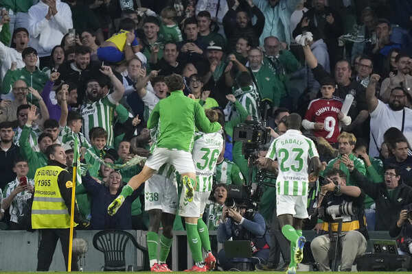 Flick sent off for protesting penalty in Barcelona draw and Real Madrid closes on leader