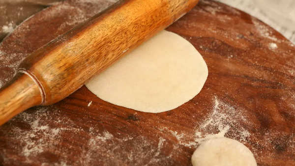 rolling roti