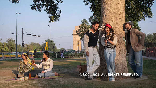 A day out in the 90s = India Gate for picnic