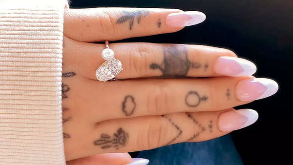 Toi et moi traditionally features gemstones with matching size and cuts