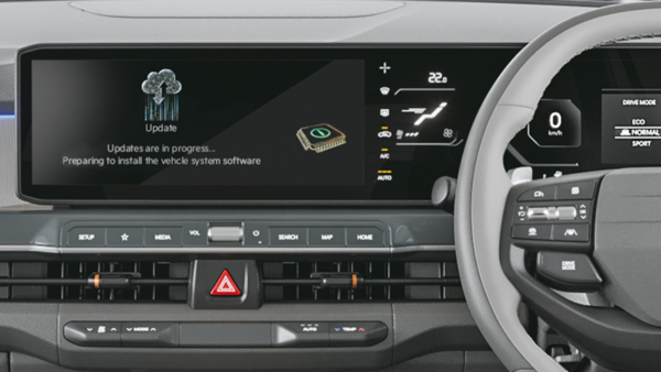 a 12.3-inch HD MID, a 5-inch touchscreen for climate control