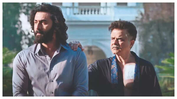 రణబీర్ కపూర్ మరియు అనిల్ కపూర్ యానిమల్ నుండి ఒక స్టిల్ లో