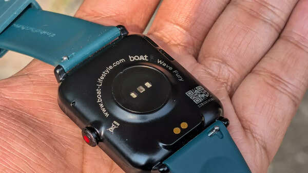 The watch has heart rate sensor and can measure SpO2