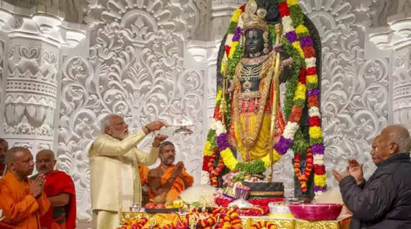 PM Modi leading the Pran Pratishtha ceremony