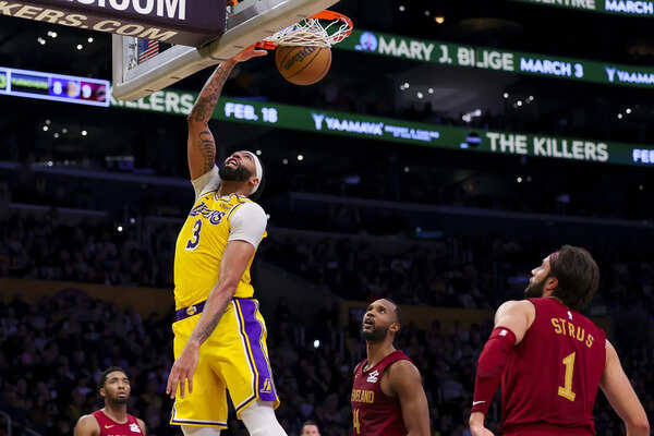 Lakers star Anthony Davis sits out against Portland to rest sprained left ankle