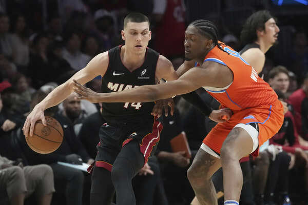 Thunder vs Heat Credits: AP Photo/Marta Lavandier